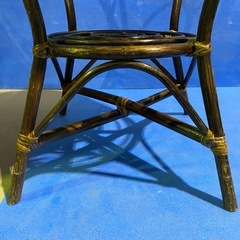 籐　ラタン　円形サイドテーブルの画像