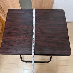 高さのある机の画像