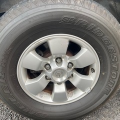 215ハイラックスサーフ純正ホイールタイヤ 付きの画像