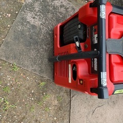 三菱重工製のガソリン発電機「SGE1600M」の画像