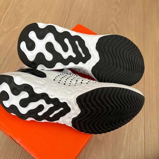 NIKE　ナイキ ファントム ラン 2