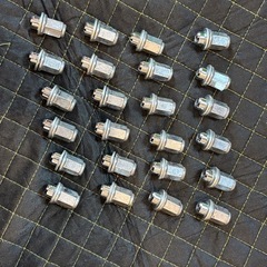 ランドクルーザープラド150後期　純正ホイール　４本 　センターキャップあり　純正ナット付き　中古の画像