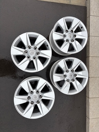 【受渡完了】ランドクルーザープラド150後期　純正ホイール　４本 　センターキャップあり　純正ナット付き　中古