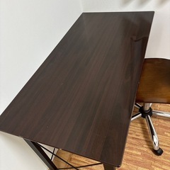 三連休中にお渡し可能な方のみ　デスク、昇降椅子セットの画像