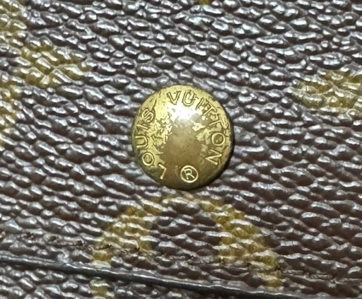 ルイヴィトン ノベルティ 財布