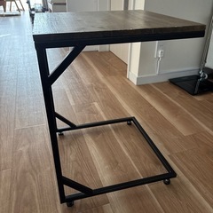 ヴィンテージサイドテーブルの画像