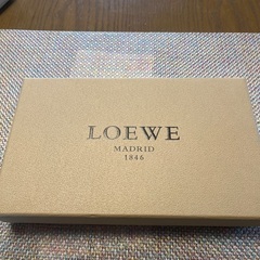 LOEWEの箱と袋２個です。財布の保存にいかがでしょうの画像
