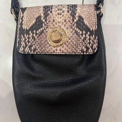 コールハンスマホケースの画像