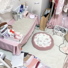 折りたたみテーブルテーブルクロス・ピンククッション・白ラグ付きの画像