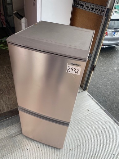 NO B938?福岡市内配送設置無料✨?SJ-D14E-N 冷蔵庫 ブロンズ系 [137L /2ドア /右開き/左開き付け替えタイプ]