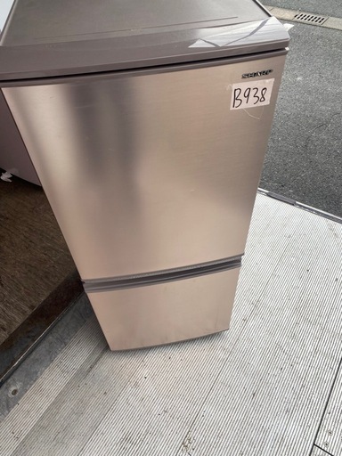 NO B938?福岡市内配送設置無料✨?SJ-D14E-N 冷蔵庫 ブロンズ系 [137L /2ドア /右開き/左開き付け替えタイプ]