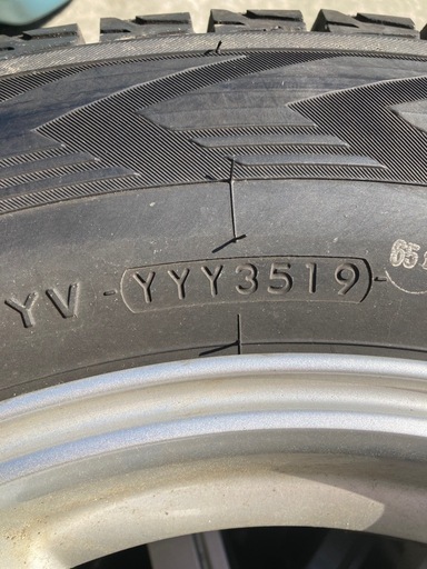 215/70R16 スタッドレスタイヤ ホイール 付き 4本
