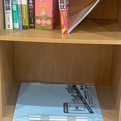 看護系の本と3段ボックスの画像