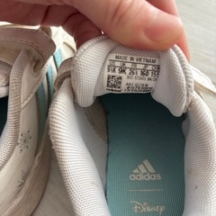 adidasスニーカー16センチの画像