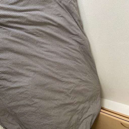 無印 脚付きマットレス ベッド  とカバーと毛布
