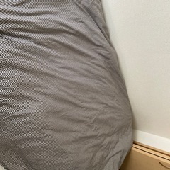 無印 脚付きマットレス ベッド  とカバーと毛布
の画像