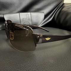 ポリス サングラス ケース付きの画像