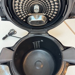 【お取引中】ティファール電気圧力鍋　クックフォーミー6Lの画像