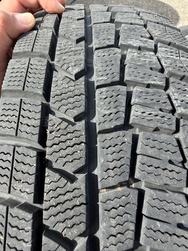 ✨バリ溝9割程✨ダンロップ16インチスタッドレス175/65R16 2023年製
