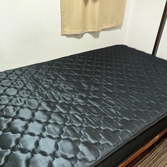 セミダブルベッド（フレーム）とマットレスの画像