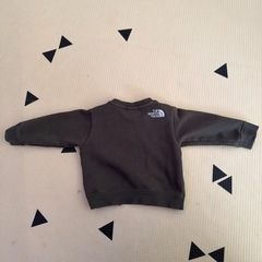 【80】THE NORTH FACE ノースフェイス ロゴトレーナー カーキの画像