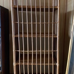 籐の4段シェルフの画像