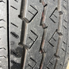 ハイエース　中古　純正タイヤ　ホイール　4本の画像