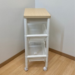 プラスチック製ワゴンの画像