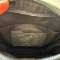 COACH ショルダーバッグ　グレー×ブラック　クロスバック　レザー　シグネチャーの画像