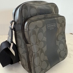 COACH ショルダーバッグ　グレー×ブラック　クロスバック　レザー　シグネチャーの画像