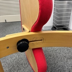 取引中　バランスチェア　姿勢が良くなるイス　勉強机用椅子の画像