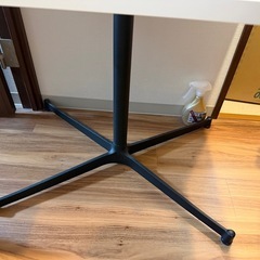カフェテーブルの画像