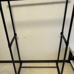 伸縮式ハンガーラック（ブラック）の画像