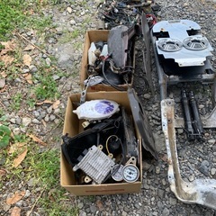 ホンダズーマーの書類付きフレームなどいろんなバイク部品一式の画像