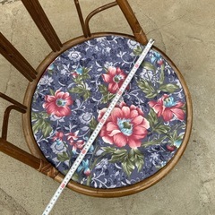 藤の回転椅子の画像