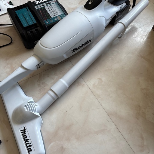 マキタ Makita 充電式クリーナ CL180FD 