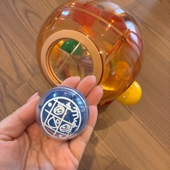 大きめなガチャガチャの画像