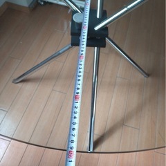 ガラス丸デーブルの画像