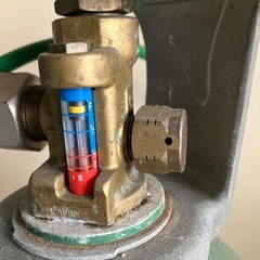 炭酸ガスボンベ身入り減圧弁つきの画像