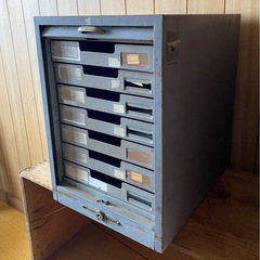 アンティーク7段引き出し収納の画像