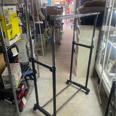 未使用　2連　ダブル　パイプハンガー　スチール製　ハンガーラック　ポールハンガー　ハンガーポール　衣類掛け　上下伸縮可　キャスター付　2点あり　未使用品　③の画像