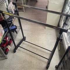 未使用　2連　ダブル　パイプハンガー　スチール製　ハンガーラック　ポールハンガー　ハンガーポール　衣類掛け　上下伸縮可　キャスター付　2点あり　未使用品　③の画像