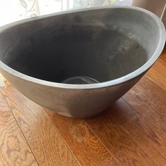 花器 楕円形でたくさん植えることが出来ます 寄せ植え  ガーデニング🌸 クリスマスローズとバイモユリとご一緒にいかがでしょうか*ˊᵕˋ*🌸 鉢は新品ではありません💦の画像