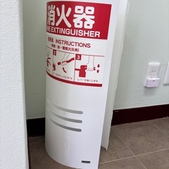 消火器🧯２８年までの使用期限、カバー付きの画像