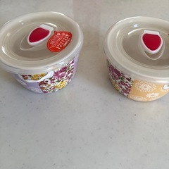 陶器　花柄デザインの耐熱保存容器セット　3つの画像