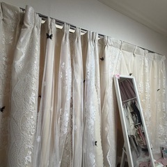 特別注文したようなプリンセス風デザインカーテンの画像