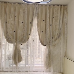 特別注文したようなプリンセス風デザインカーテンの画像