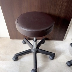 【無料】キャスター付きスツール3脚セットの画像