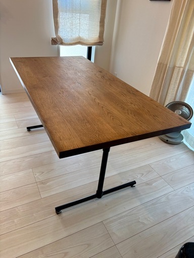 クラッシュゲート　関家具　
ダイニングテーブル