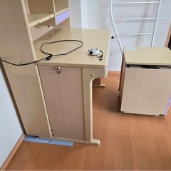 学習机　蛍光灯　収納付きの画像